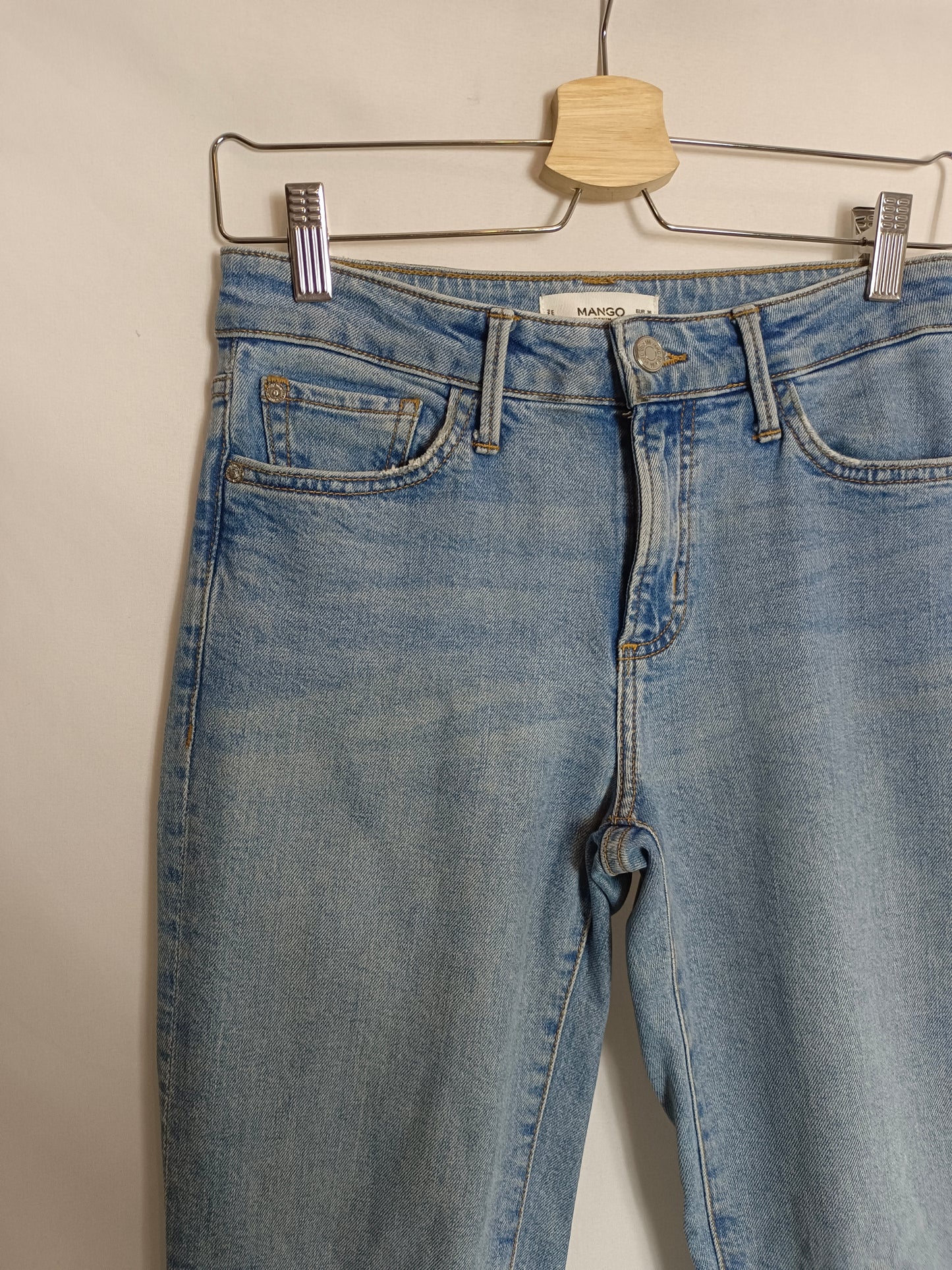 MANGO. Pantalón denim recto T.36