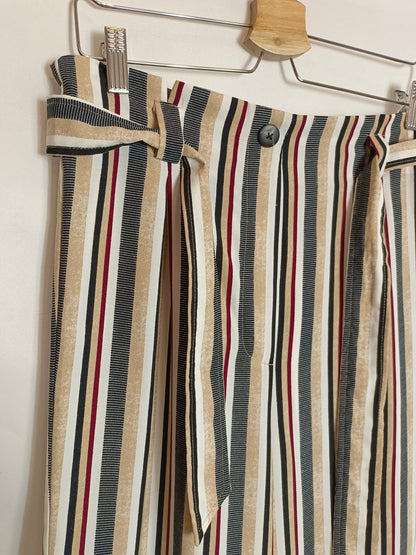 STRADIVARIUS. Pantalón culotte rayas T.m
