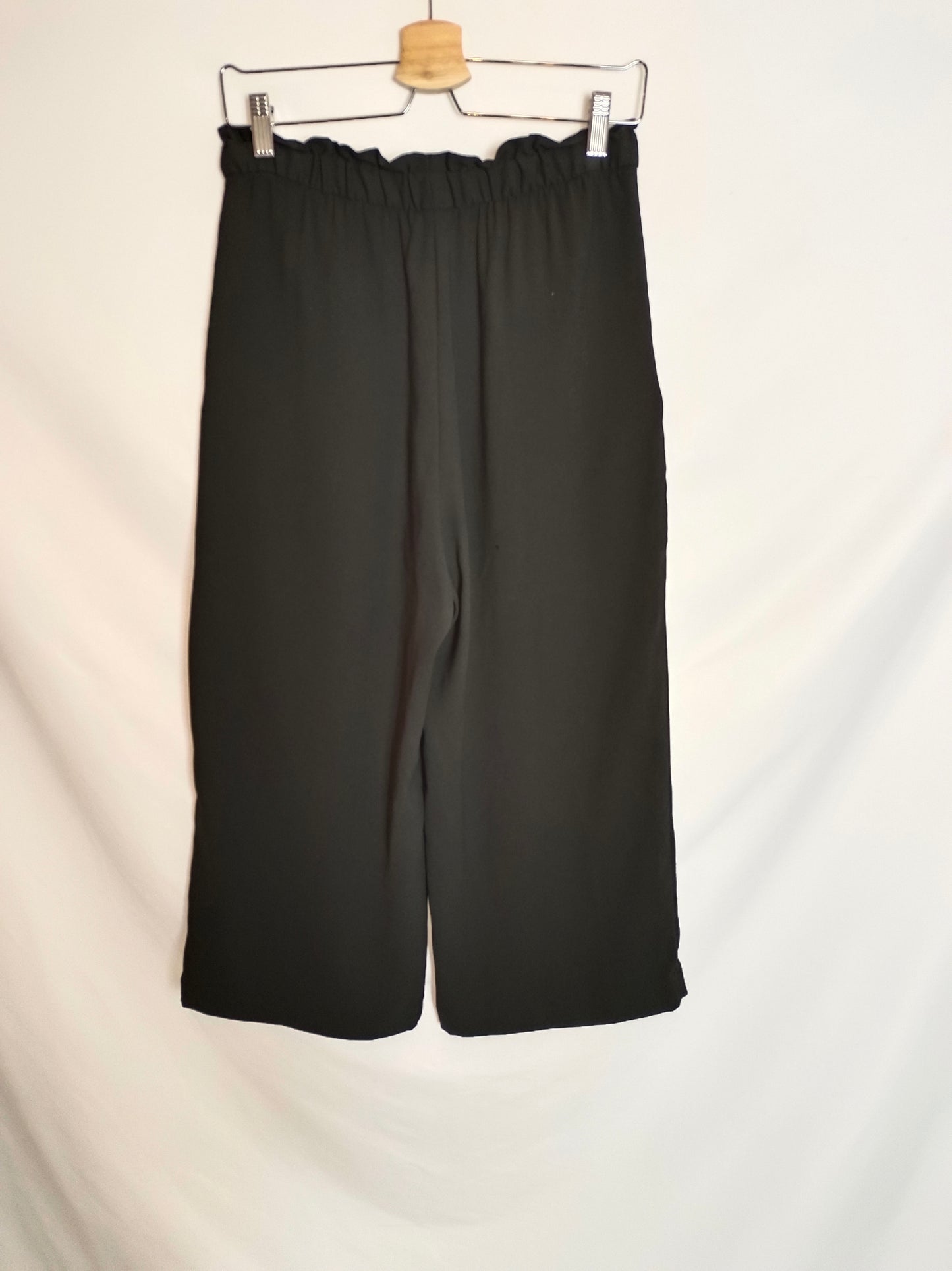 H&amp;M. Black fluid trousers S.38