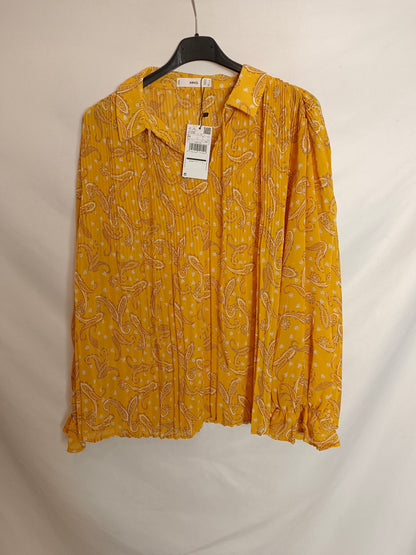 MANGO. Blusa amarilla estampada T.m