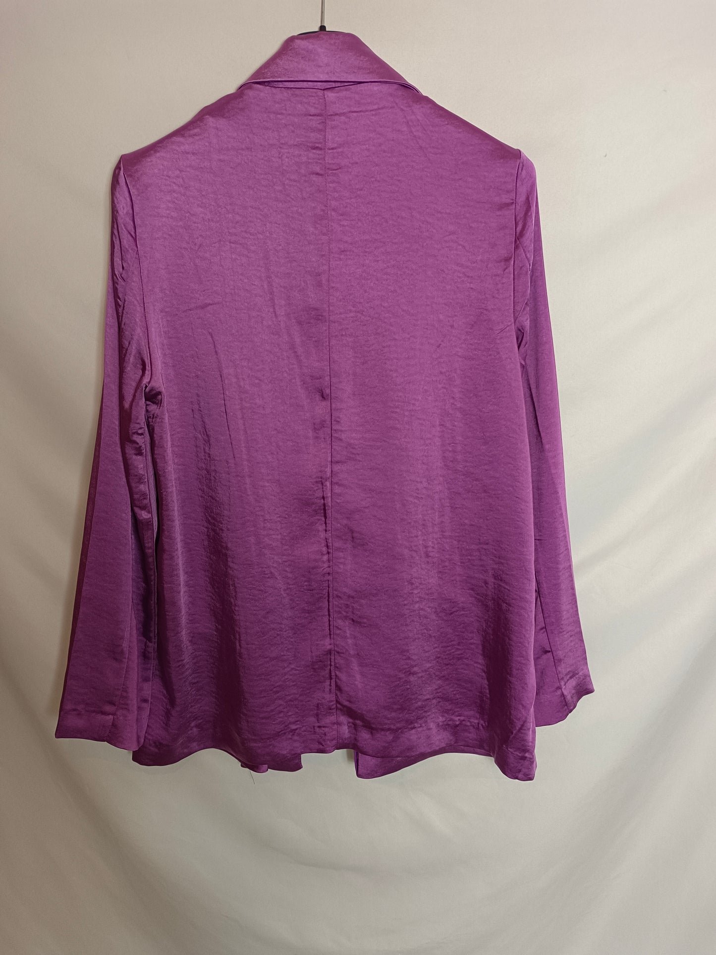 LEFTIES. Blazer morada satinada T.s