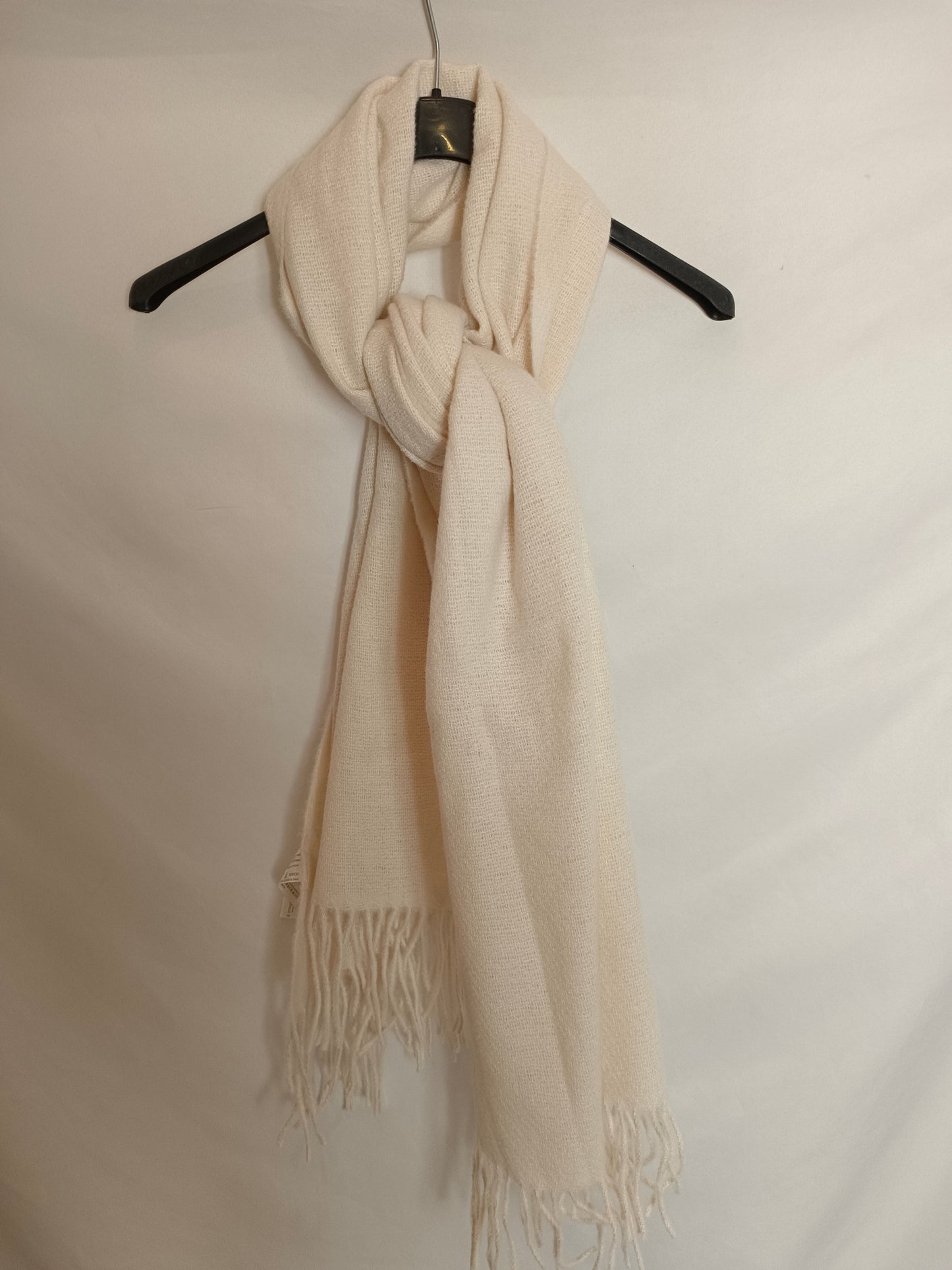 STRADIVARIUS. Bufanda beige crudo