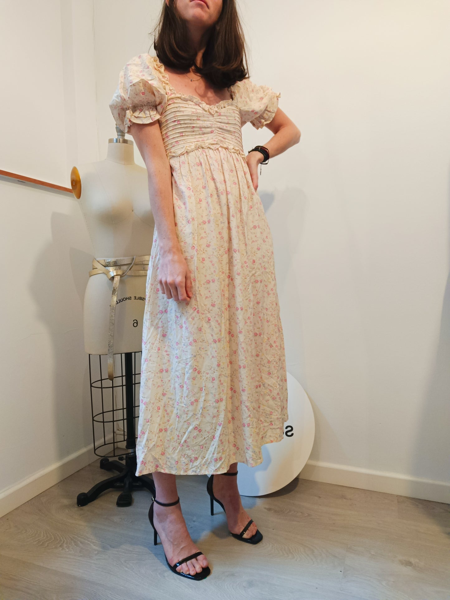 AUGUSTE. Beige floral dress, size 32