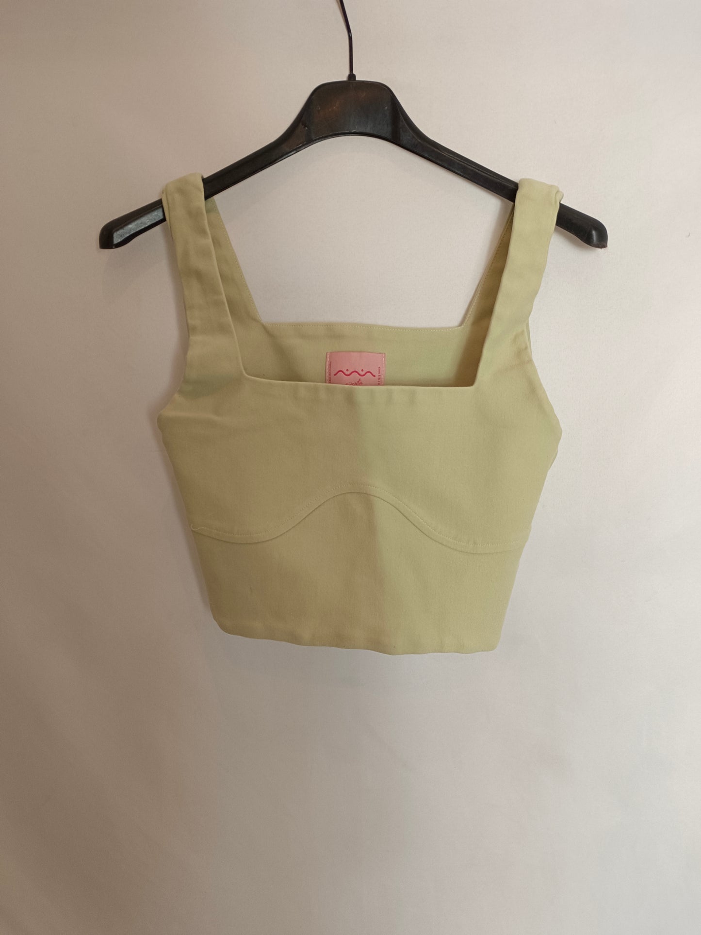 SIXXTA. Croptop beige entallada T.u(s)