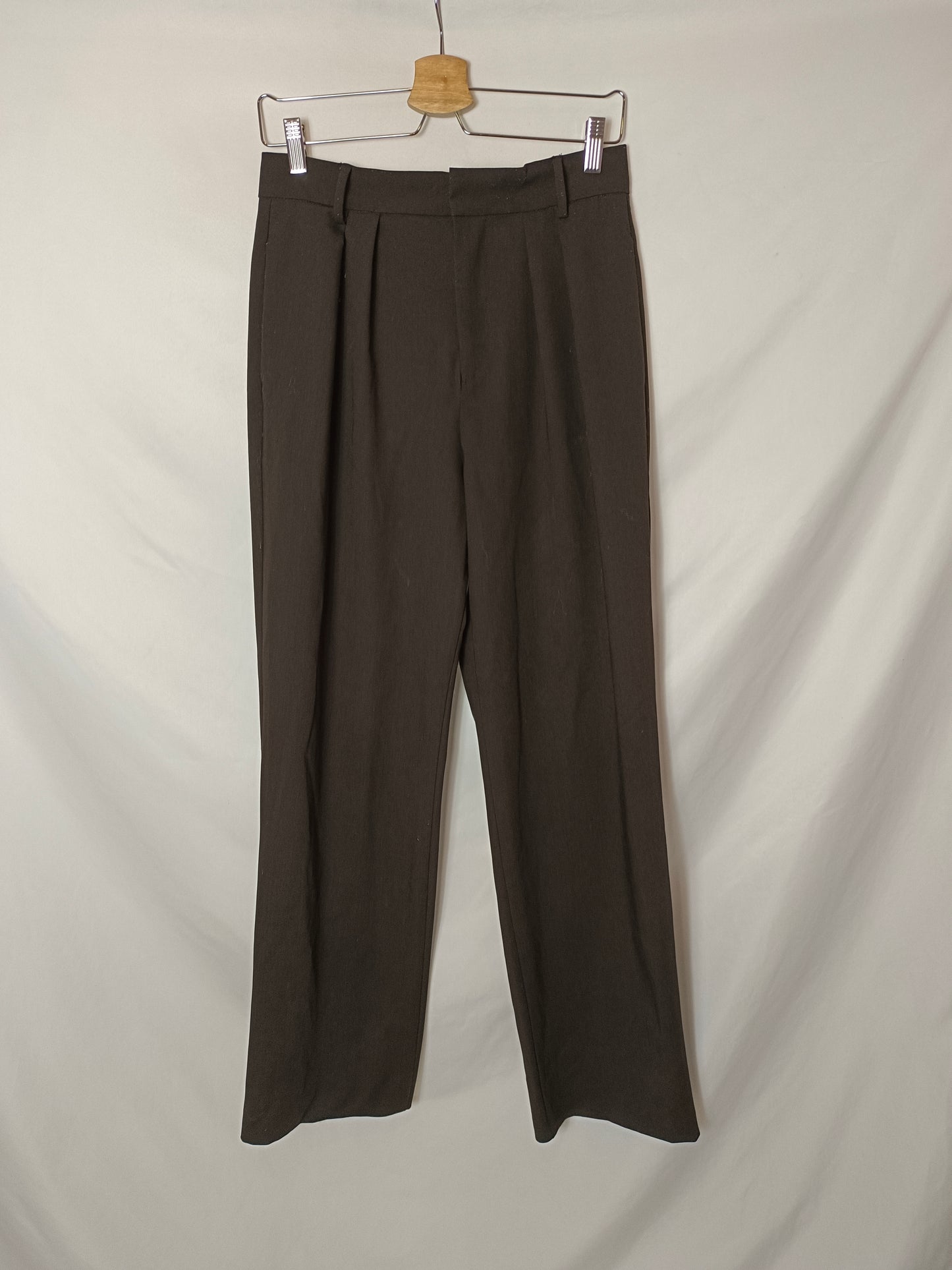 ZARA. Brown pleated trousers TS