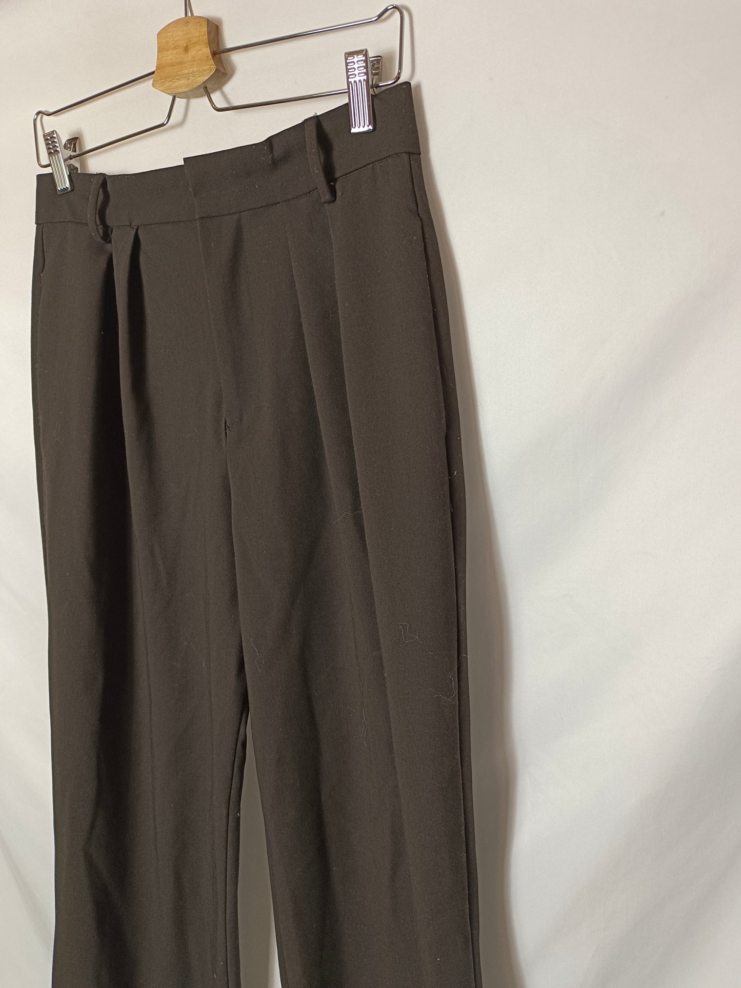 ZARA. Brown pleated trousers TS