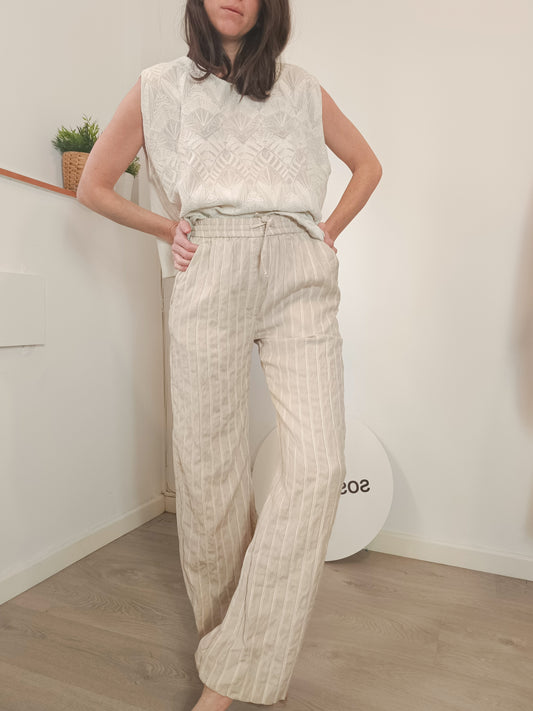 ZARA. Textured beige trousers. TS