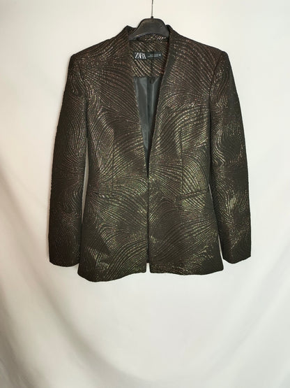 ZARA. Blazer negra dorada y negra T.s