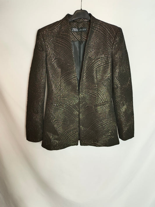 ZARA. Blazer negra dorada y negra T.s