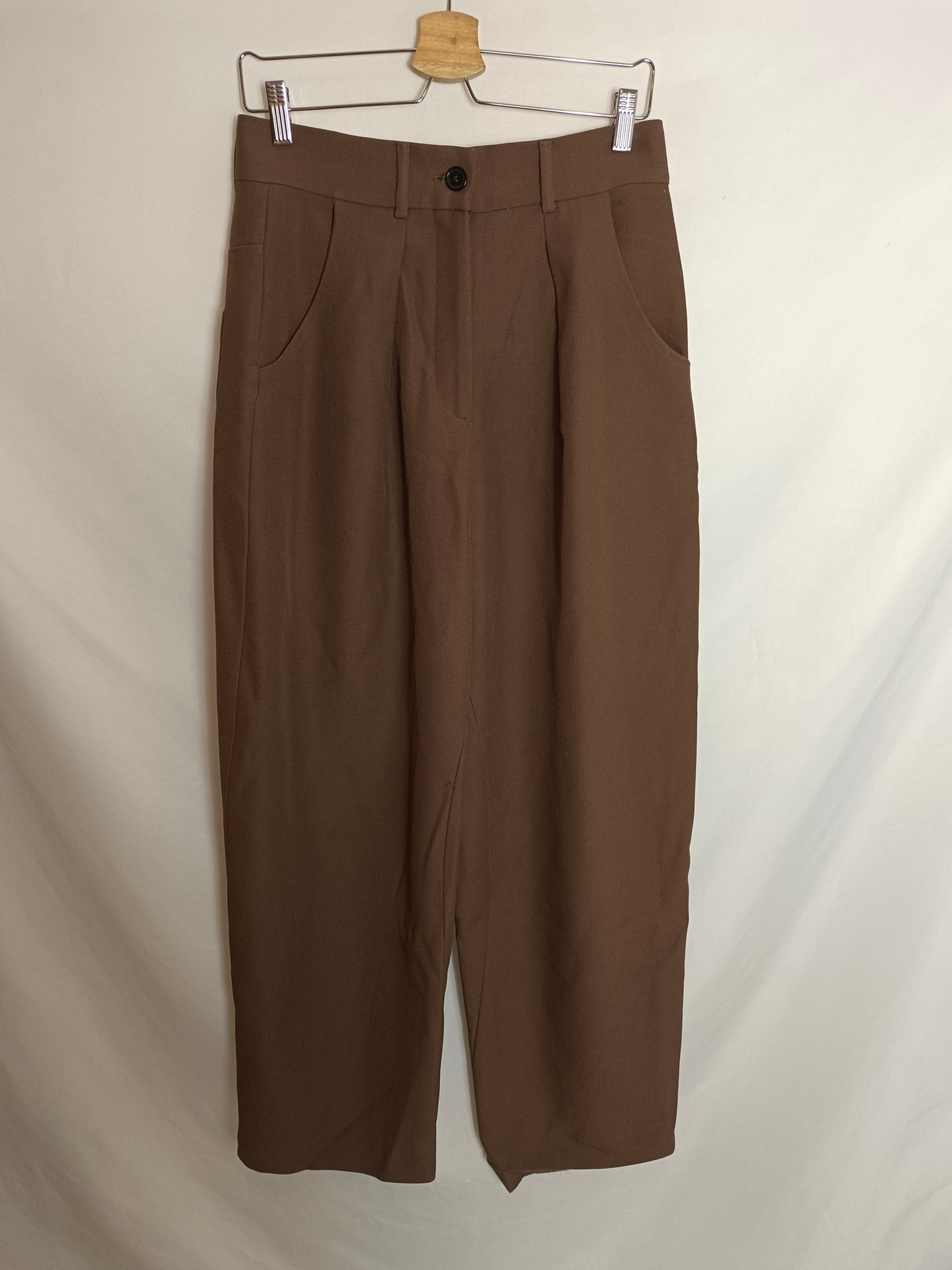 ZARA. Pantalón marrón pinzas T.s