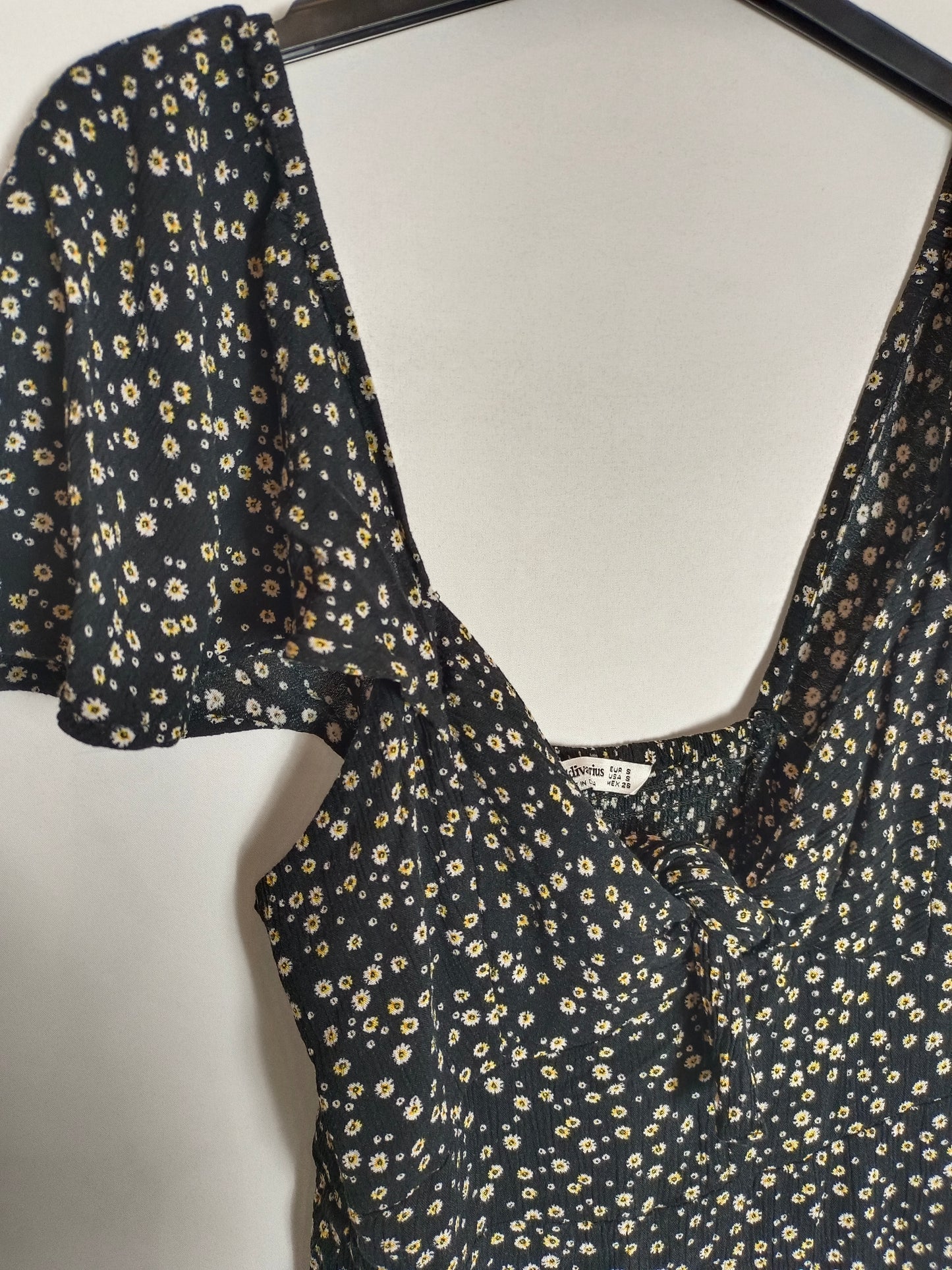 STRADIVARIUS. Vestido corto negro flores mini. T S