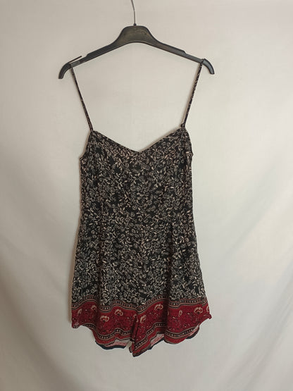 STRADIVARIUS. Printed short jumpsuit. TS