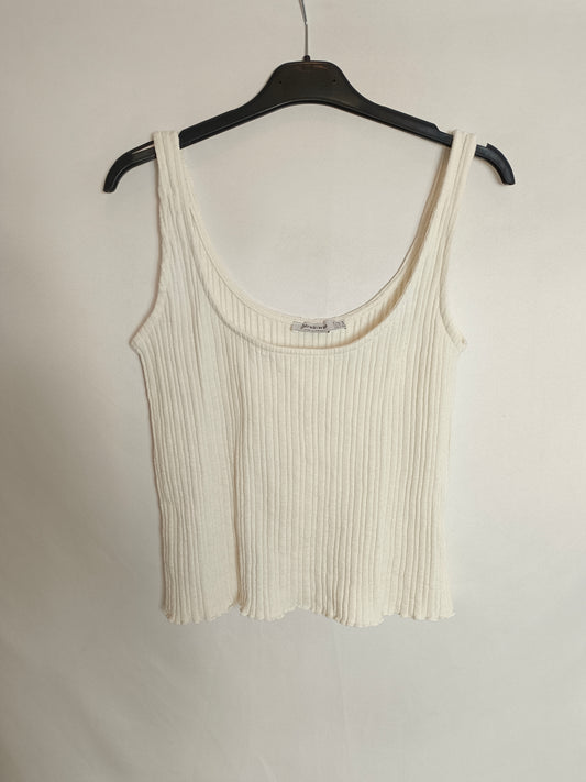 STRADIVARIUS. Top canalé color crudo. T S