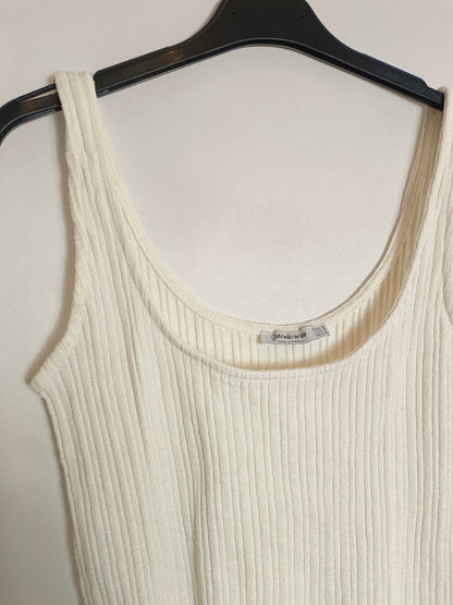 STRADIVARIUS. Top canalé color crudo. T S