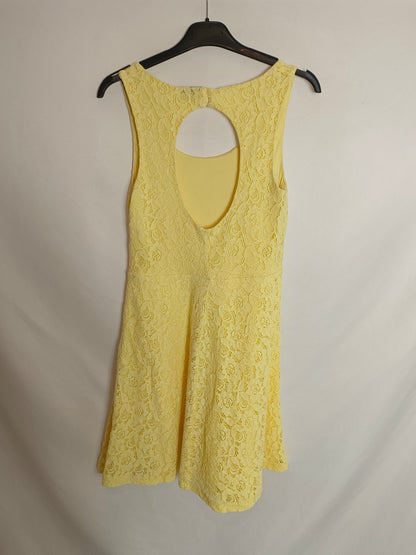 VILA. Short yellow lace dress. TS
