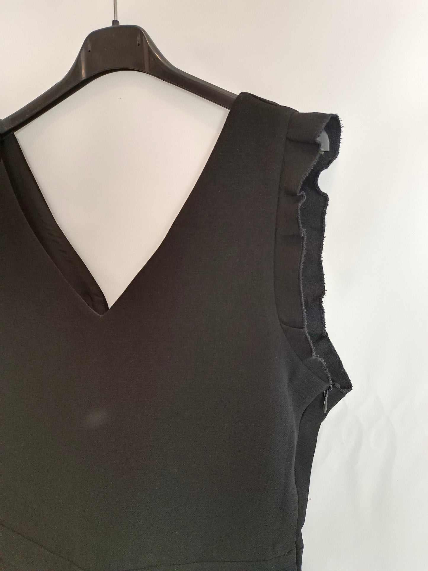 MANGO. Mono negro volantes T.m