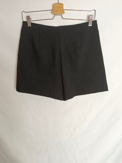 ZARA. Falda pantalón negro detalle T.m