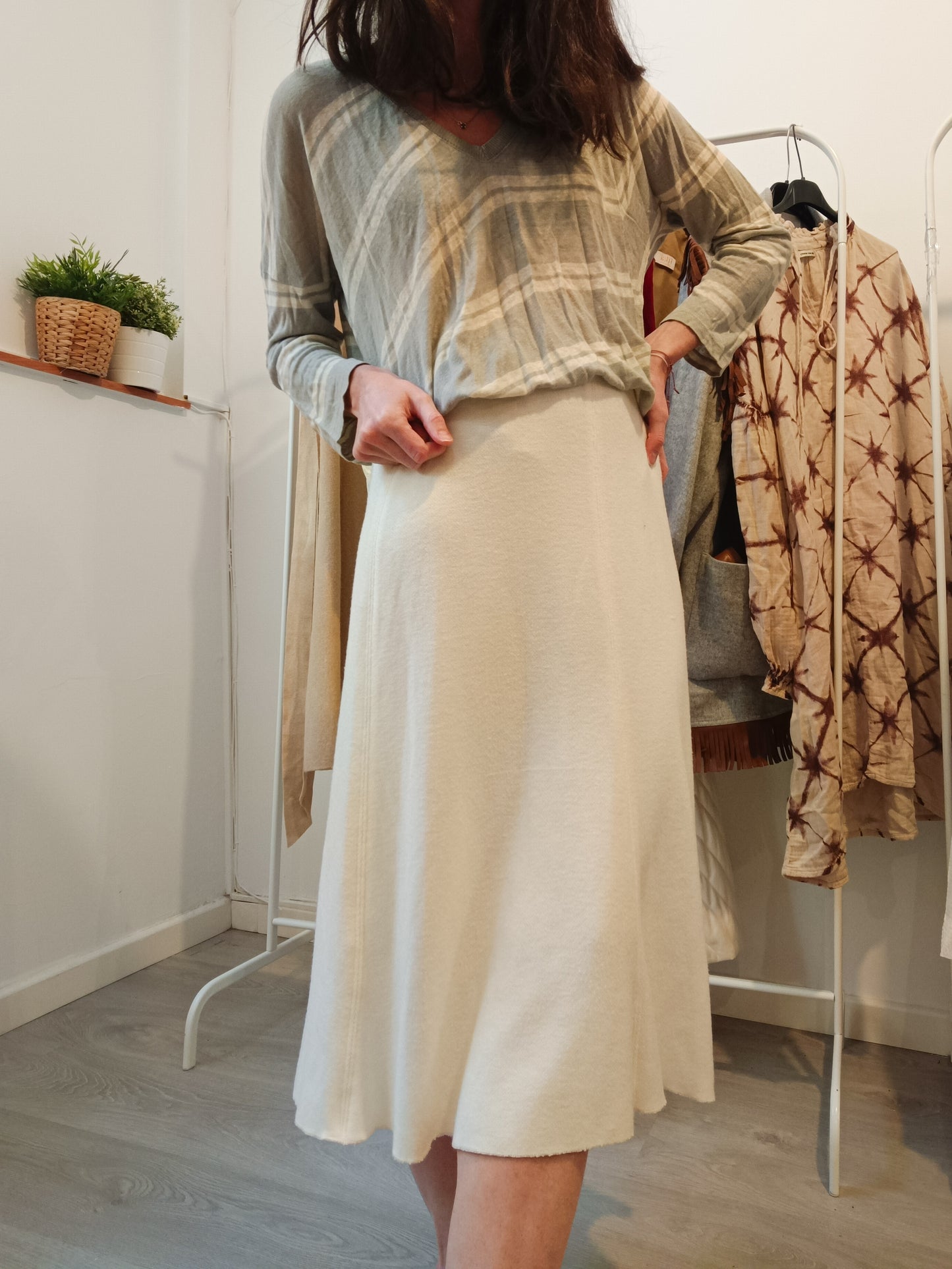 ZARA. Falda midi punto color crudo. T S