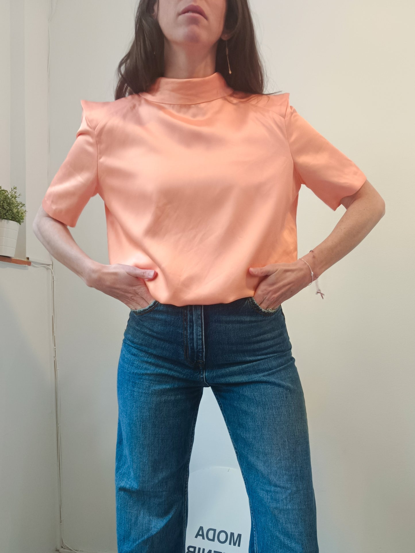 INÉS MARTIN ALCALDE. Salmon satin back top. TS