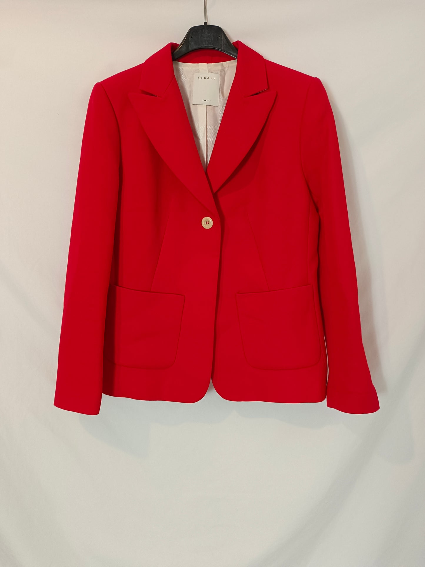 SANDRO. Basic red blazer T.38