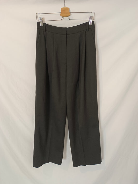 MASSIMO DUTTI. Pantalón negro pinzas T.36