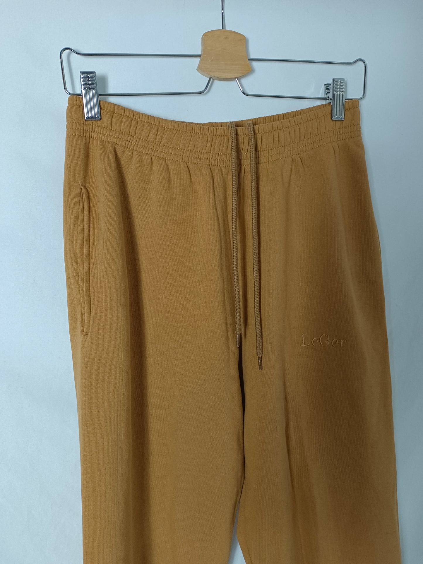 LEGER. Pantalón camel casual confort T.38