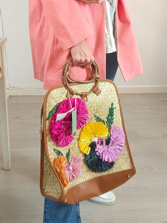 INTROPIA. Raffia bag with colorful details and short handle (Tara)