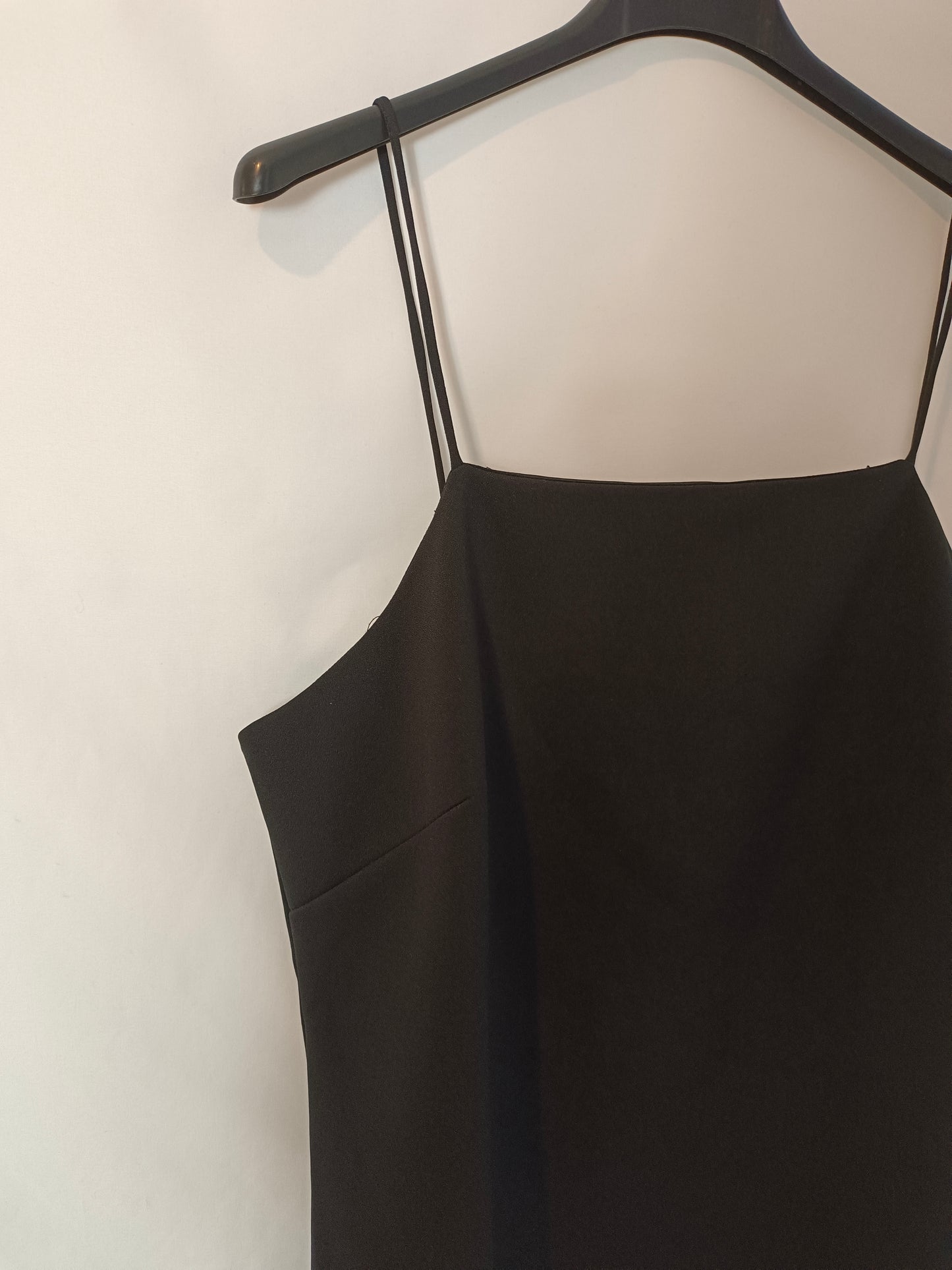 ASOS. Vestido corto negro volantes T.40