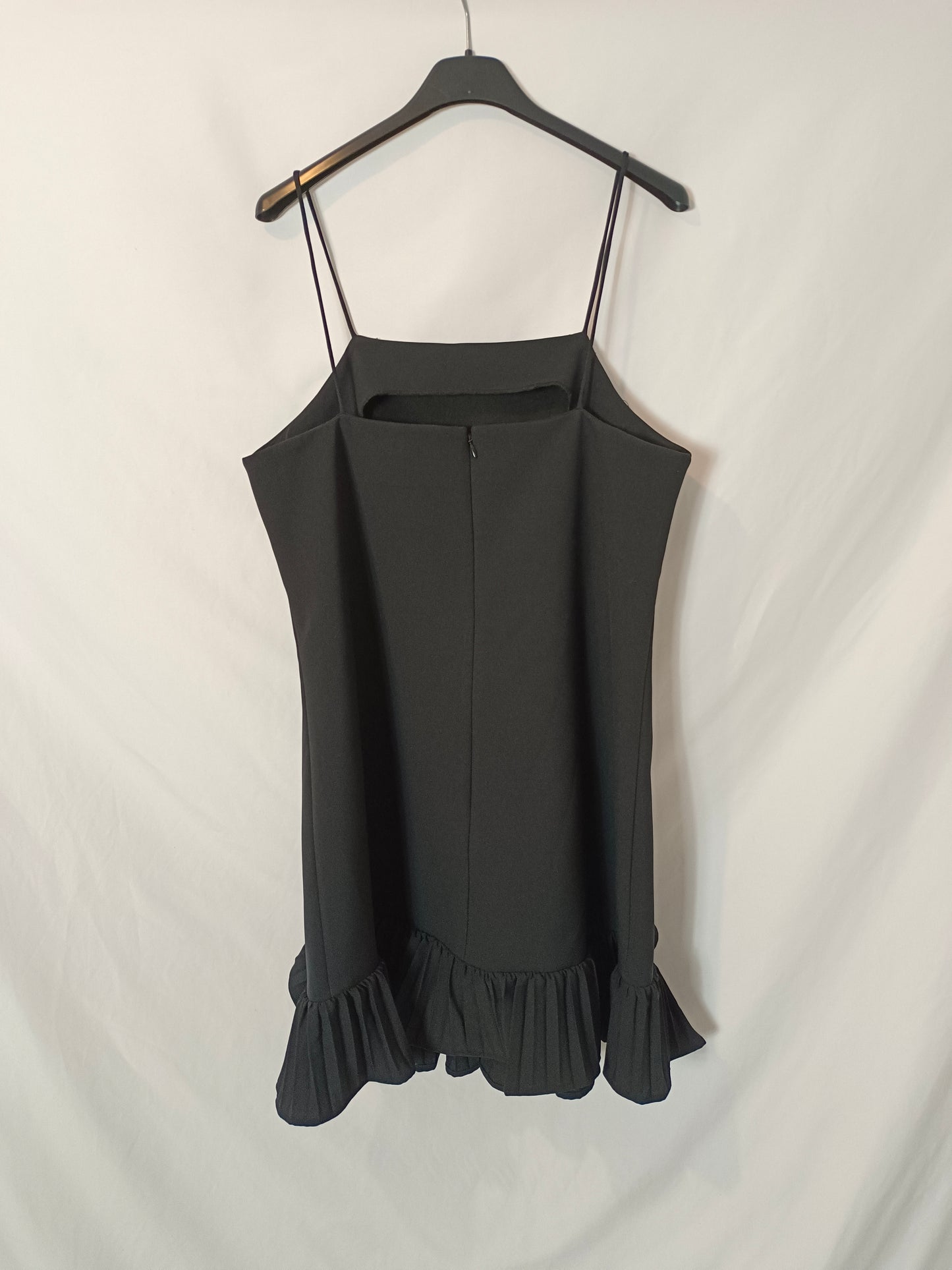 ASOS. Vestido corto negro volantes T.40