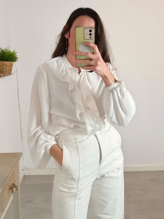 ZARA. Blusa blanca fluida volante. T XS