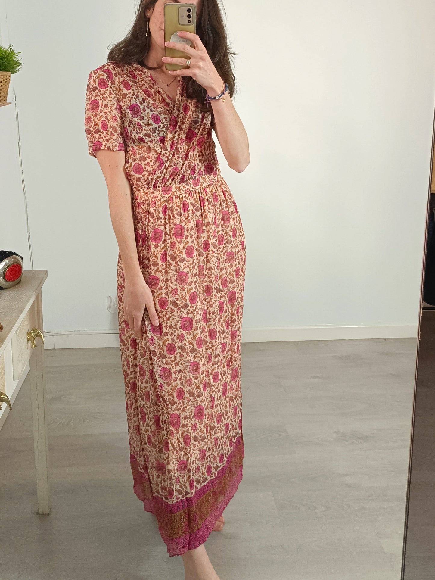 LOUISE MISHA. Vestido beige cruzado flores T.36