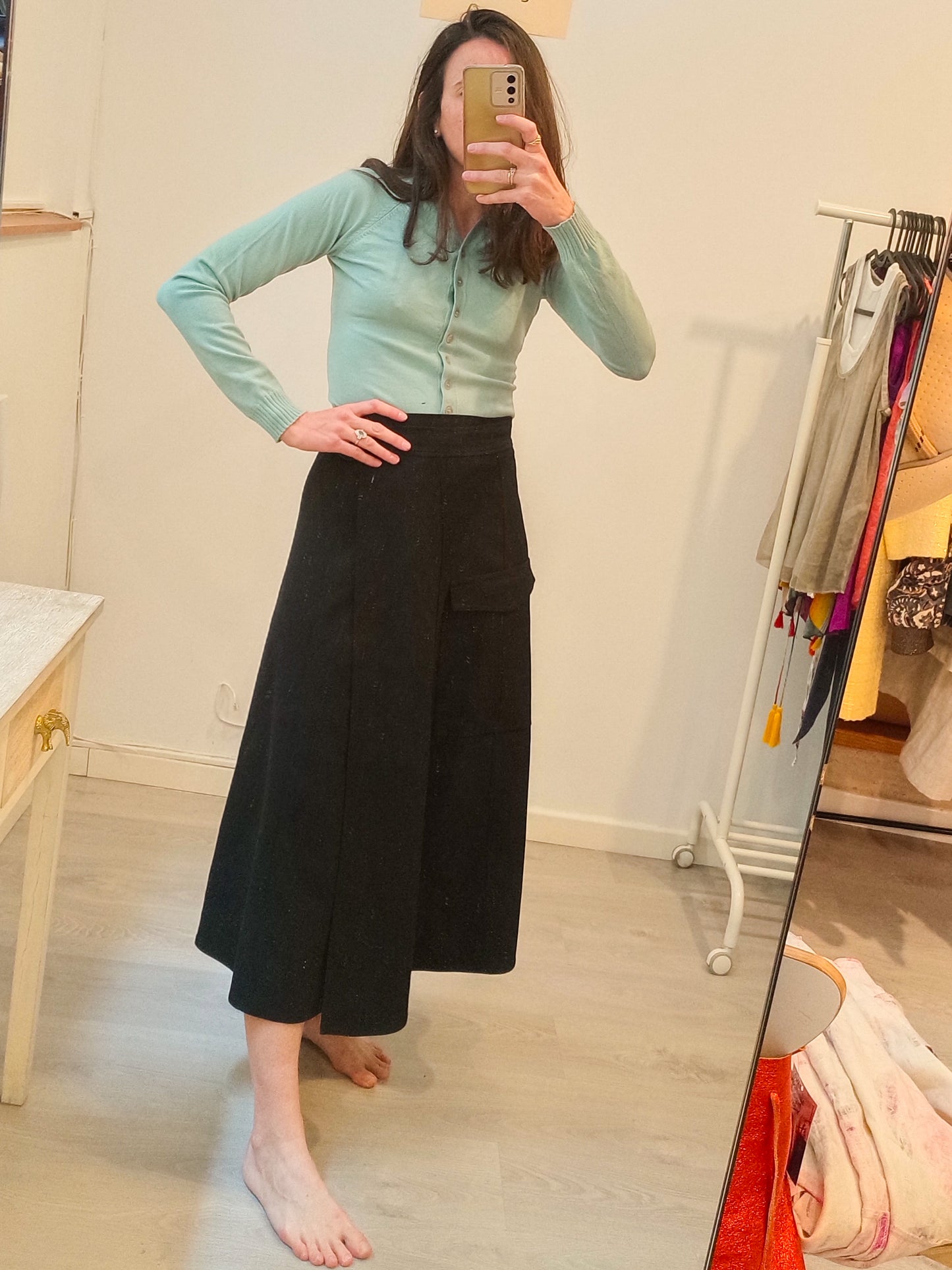 ZARA. Falda midi negra efecto pareo bolsillo. T XS