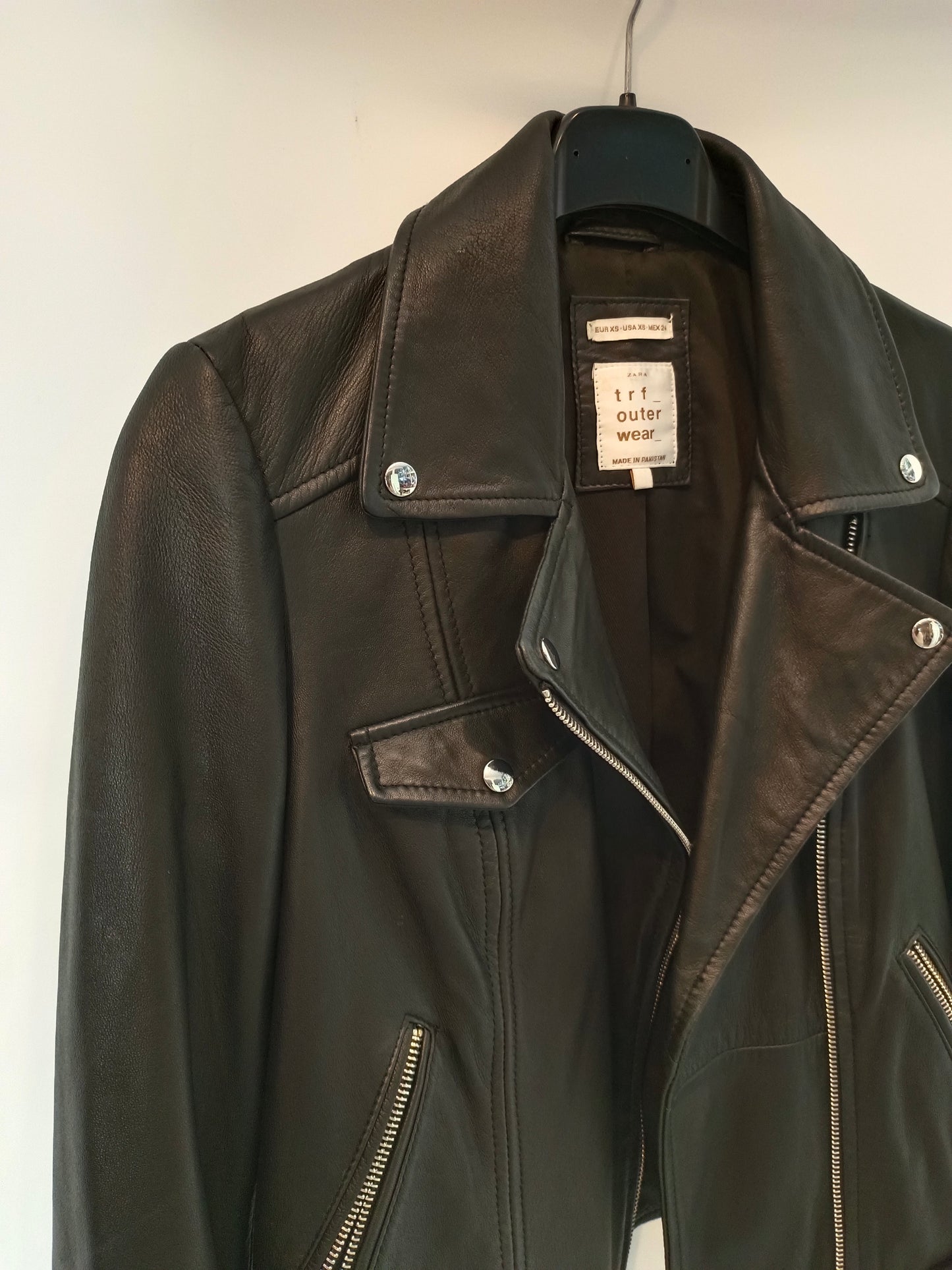 ZARA. Black leather biker jacket T.xs