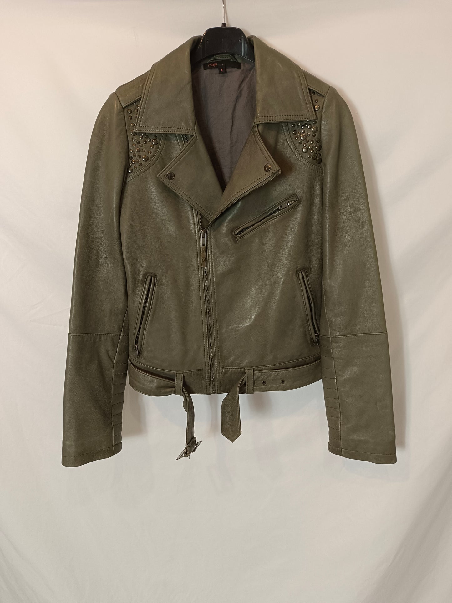 MAJE. Biker piel verde T.s