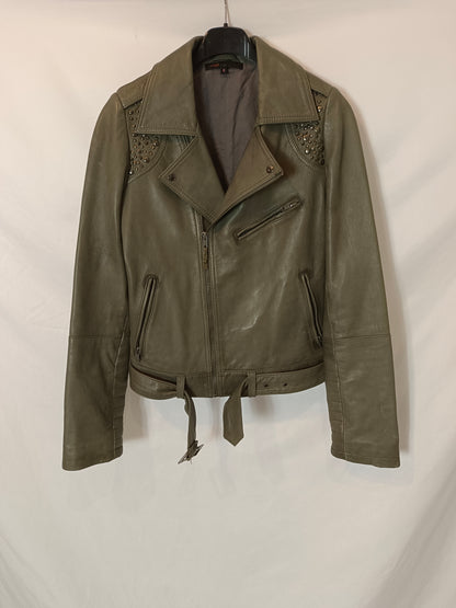 MAJE. Biker piel verde T.s