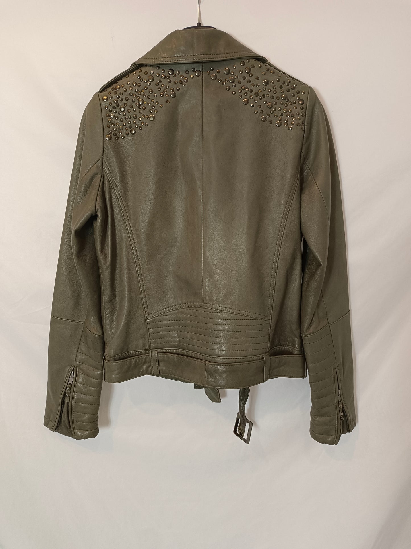 MAJE. Biker piel verde T.s