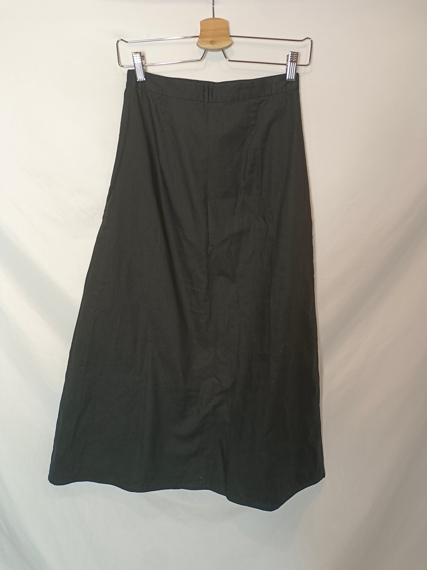 IQ COLLECTION. Ts embroidered black midi skirt