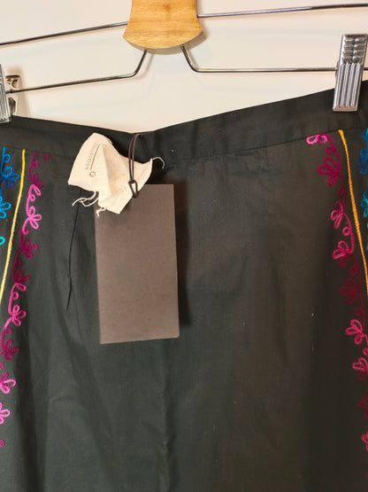 IQ COLLECTION. Ts embroidered black midi skirt