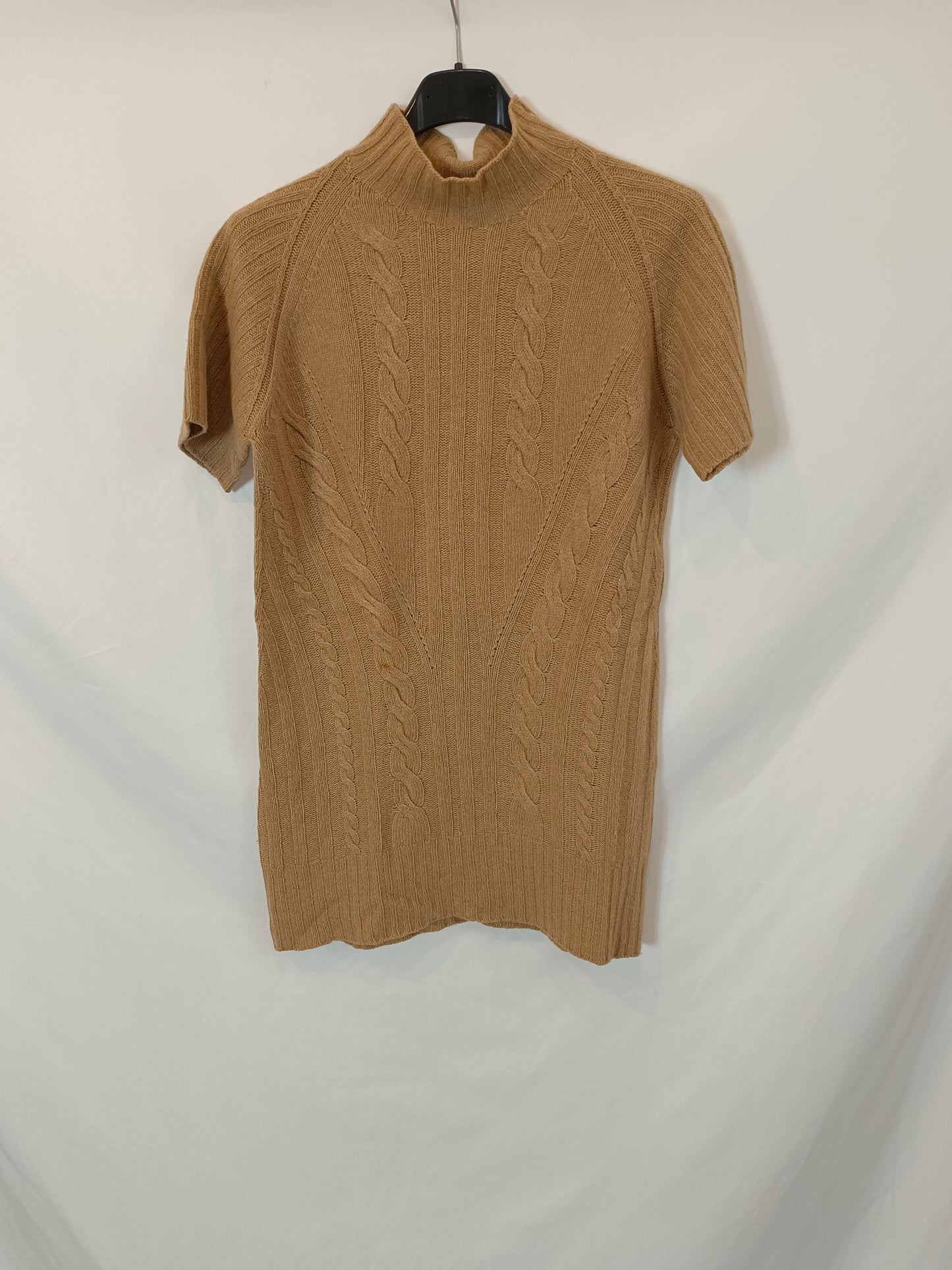 MARCIANO BY GUESS. top punto beige ochos T.s