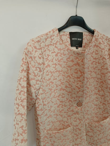 DENNY ROSE. Chaqueta rosa bordada T.s