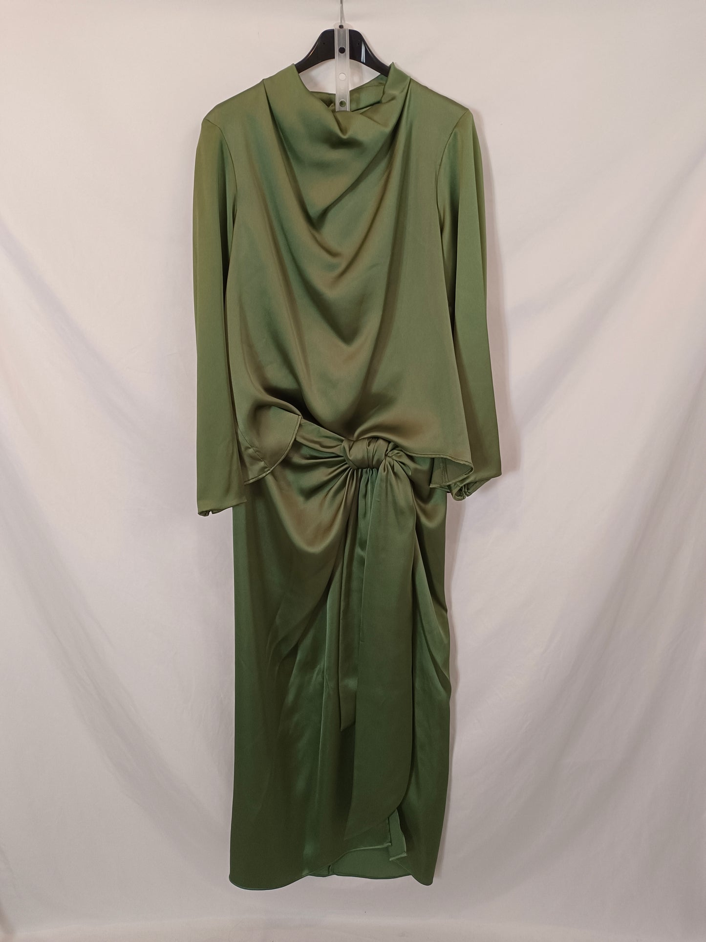 ZARA. Total satin green look Ts