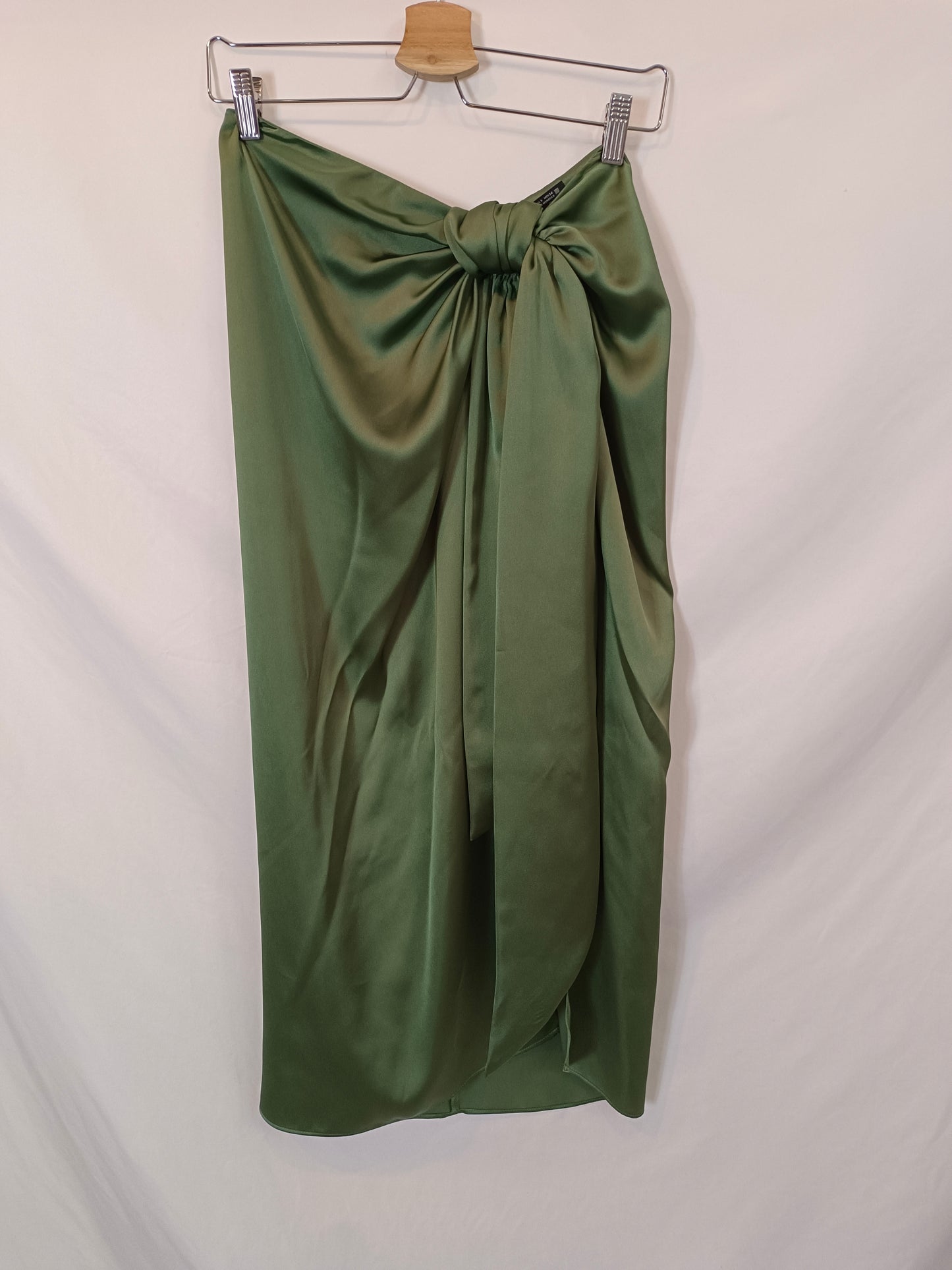 ZARA. Total satin green look Ts