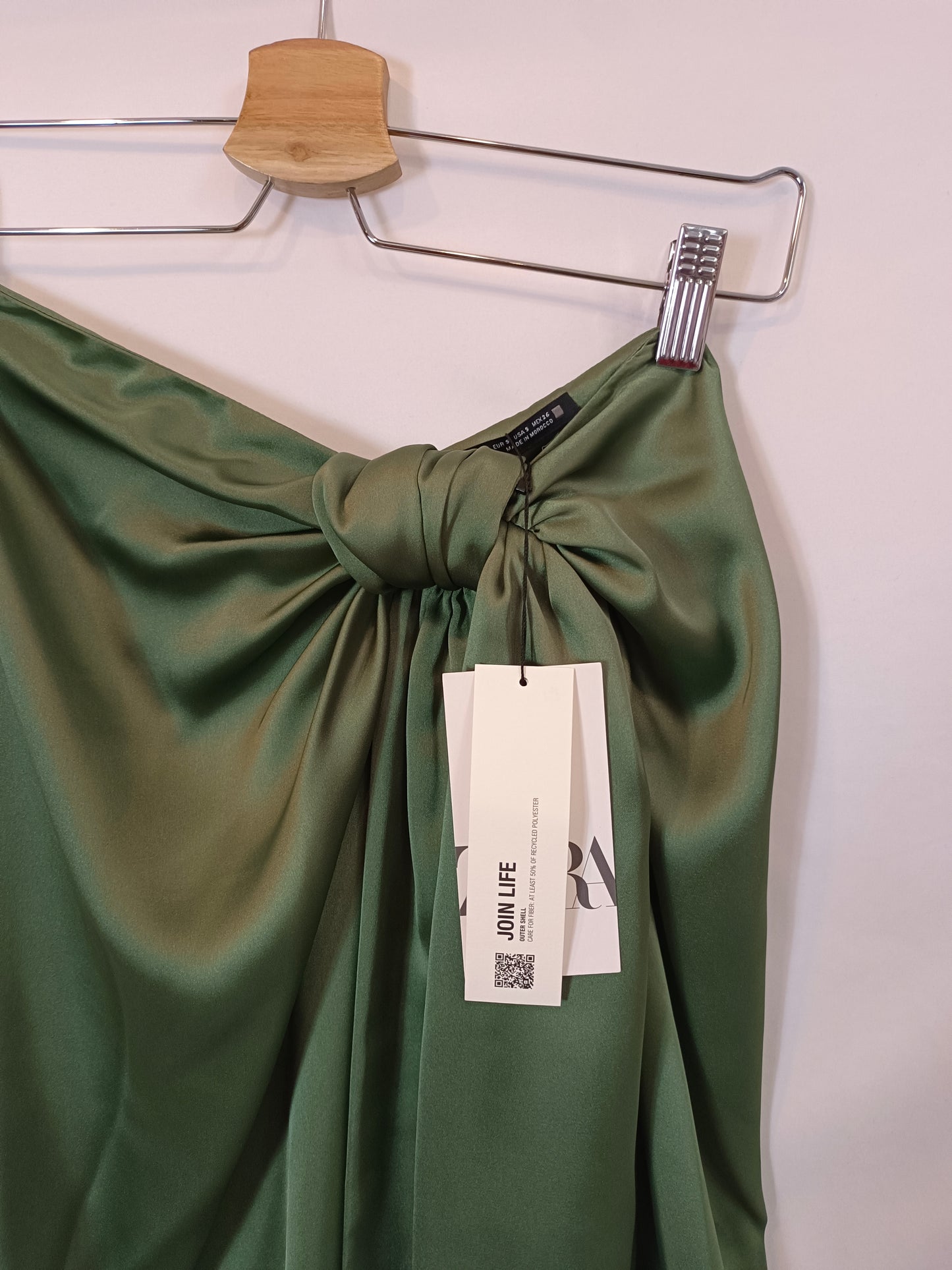 ZARA. Total satin green look Ts