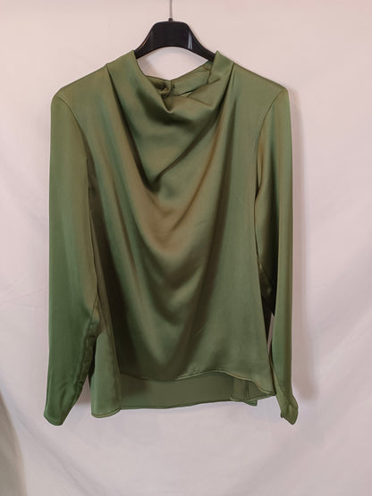 ZARA. Total satin green look Ts