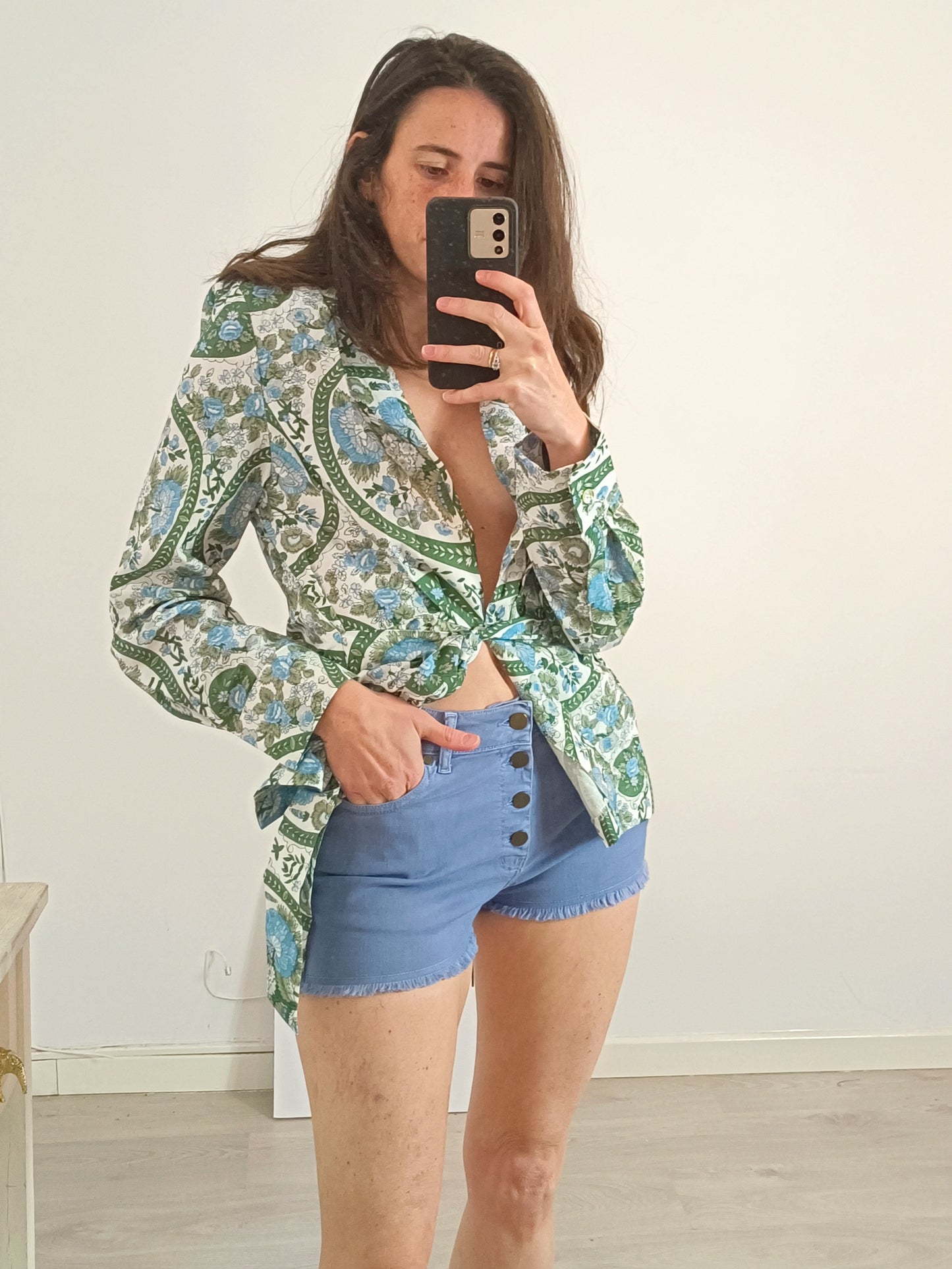 NICOLÍ. Pantalón corto azul botones T.34