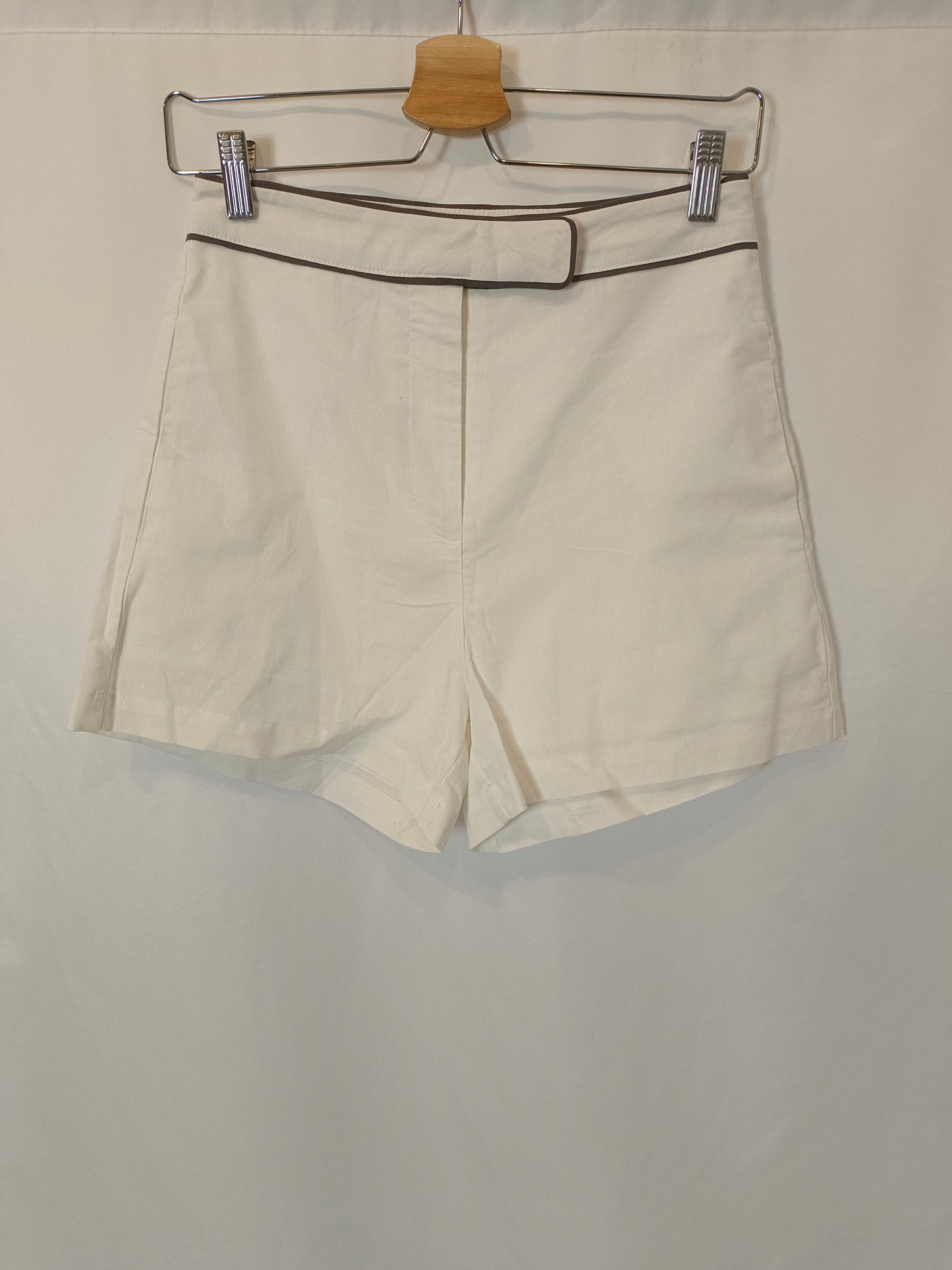 OTHERS. Total white look Tm