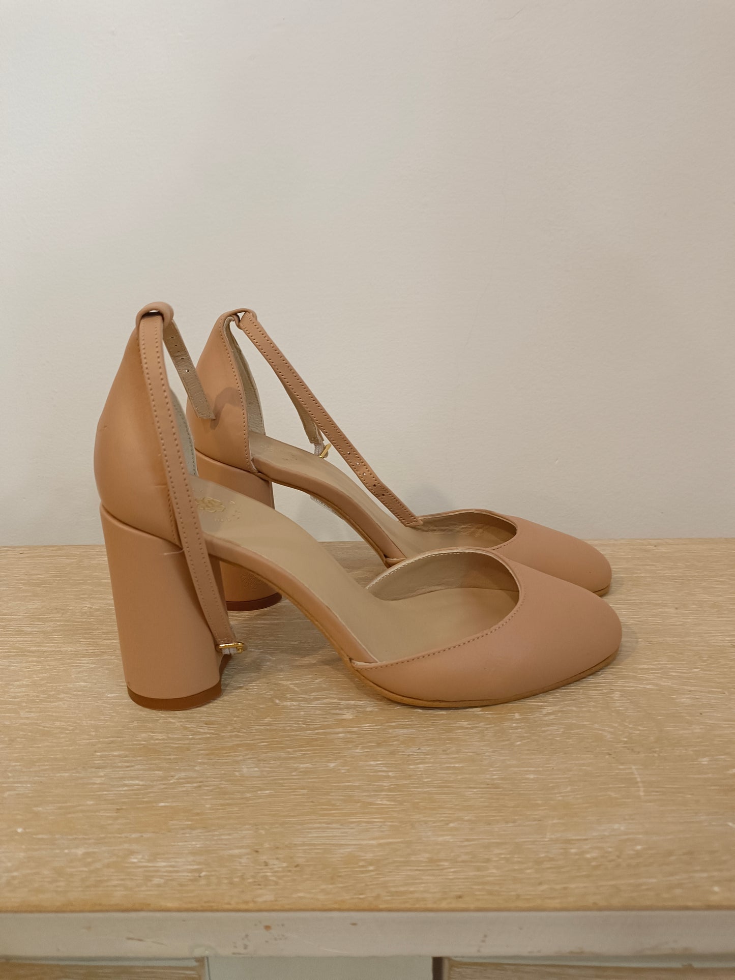 BIMANI. Zapatos rosas tacón T.38