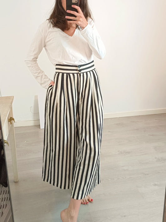 H&amp;M. Striped fluid culottes. Size 36