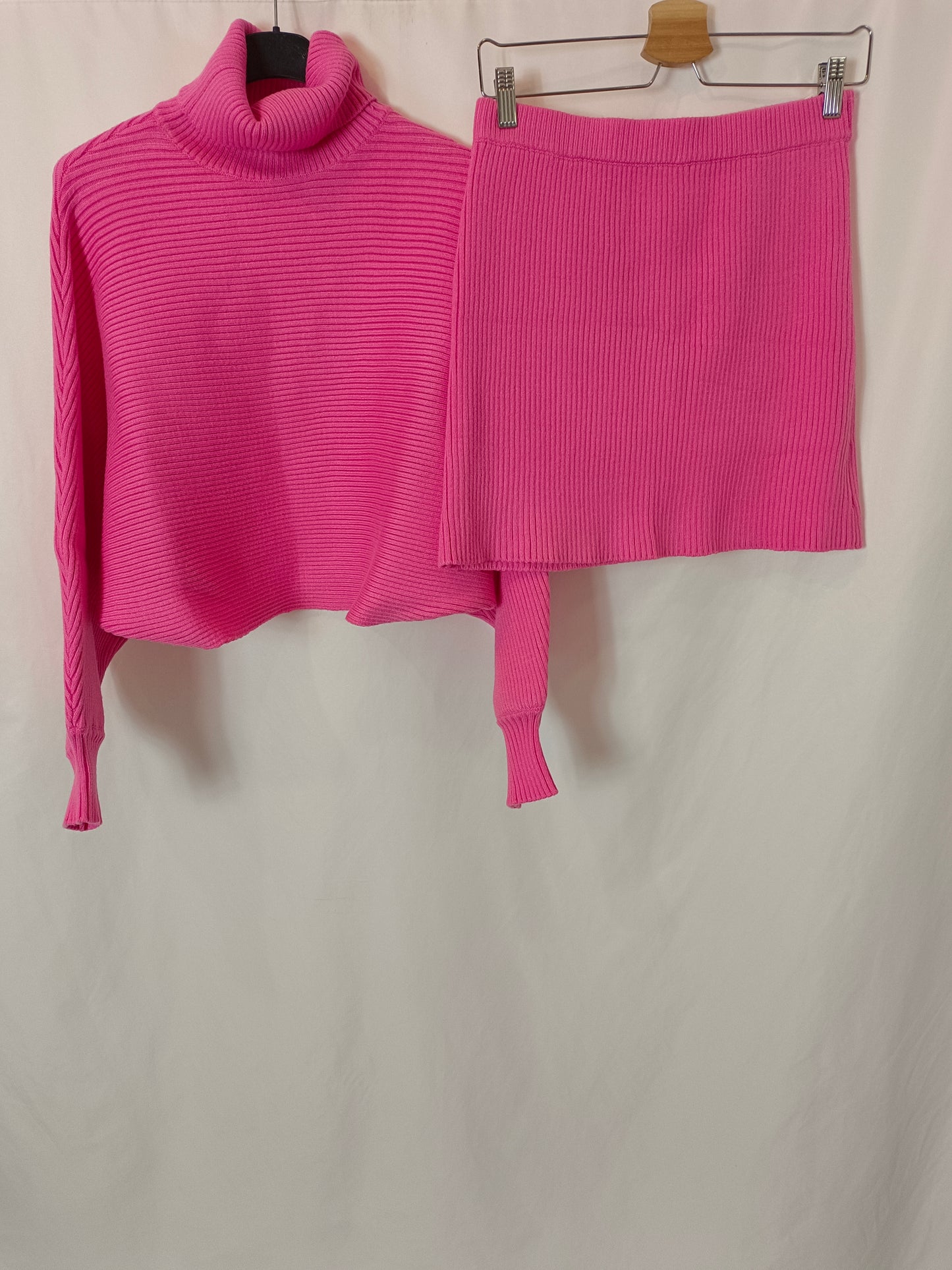 ZARA.Total look rosa de canalé T.m