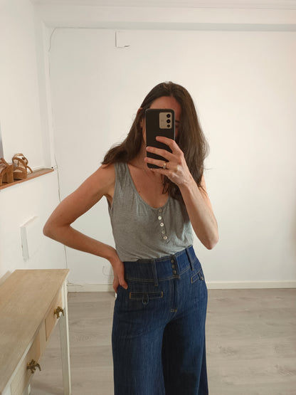 ZARA. Gray ribbed top. TS